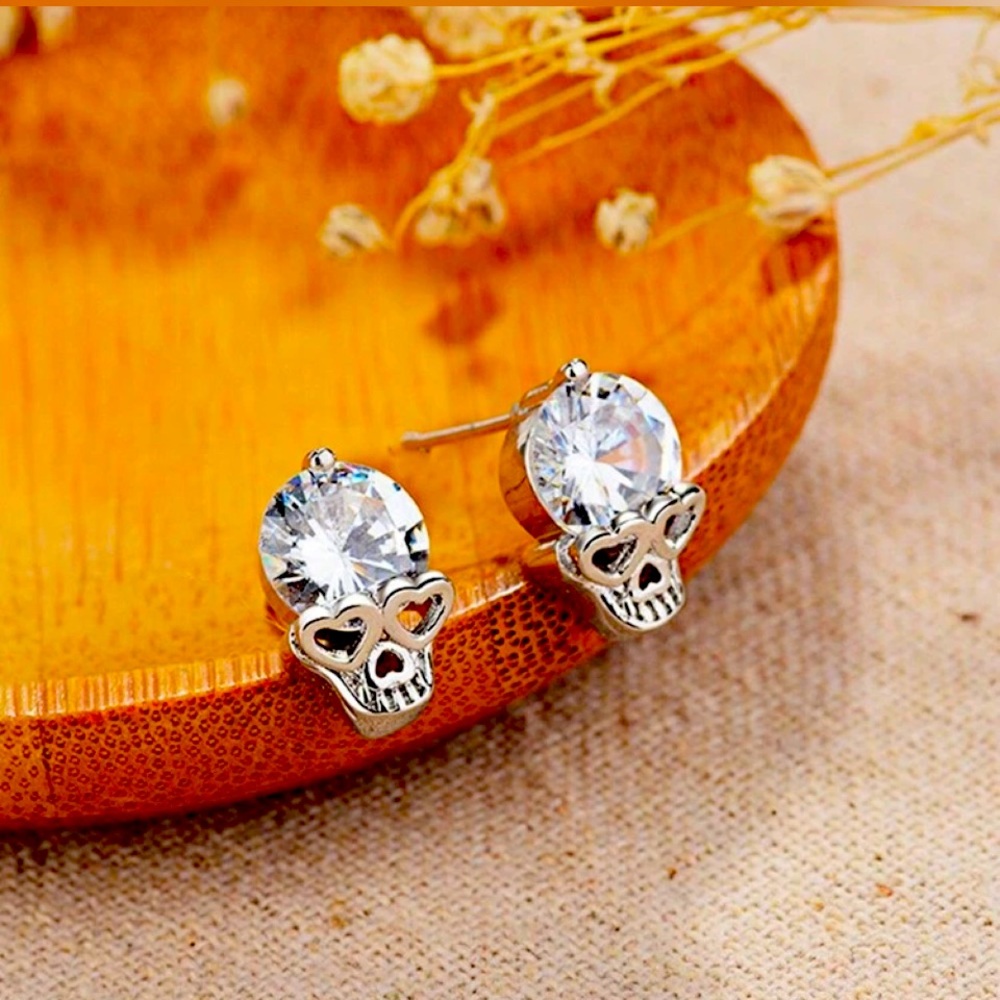 2for$10 flash sale 🔥Skull Cubic zirconia stud earrings